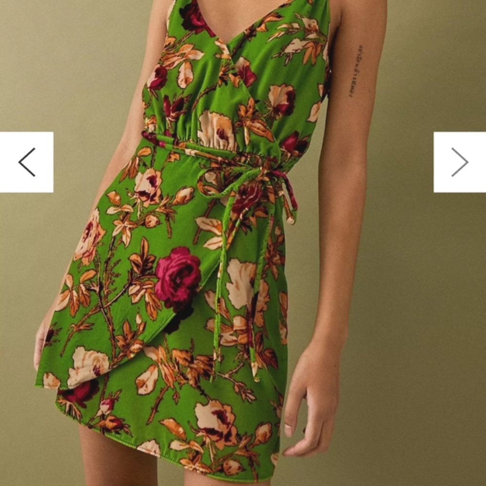 New Urban Outfitters NWOT Floral Wrap Mini- Dress ( M)  UO Joelle Dress